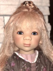 Vinyl doll. From the 2003 collection. Doll is in mint condition, comes with COA and original clothing, hair in original set.